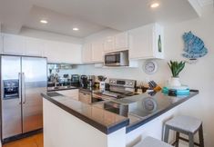 Others 7 Oceanfront 1 bedroom, Pool, Spa, Beach Access by RedAwning