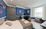 Lainnya 4 Stylish Family Home by Twickenham Stadium by Underthedoormat