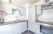 Others 3 Contemporary 2BD Flat - 2 Mins to Clapham Common!