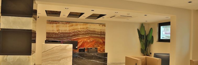 其他 In The Middle Hotel