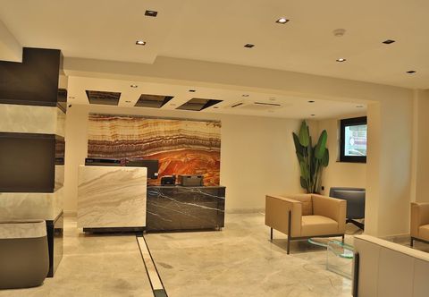 其他 In The Middle Hotel