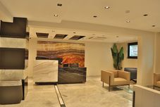 其他 In The Middle Hotel