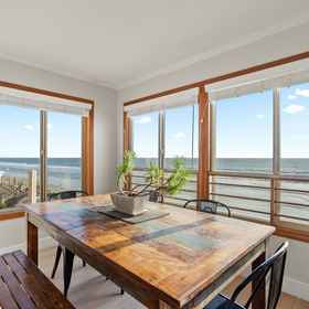 Primary image11737 S Pacific 兩臥室住宅 by Redawning，Sleeping Tiger Coffees飯店