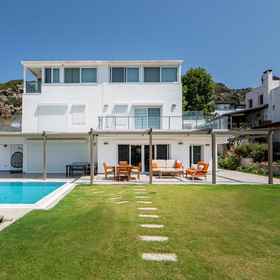 Room 1 빌라 W 풀 가든 파티오 1 민 투 비치 인 보드룸, Magi Beach 호텔