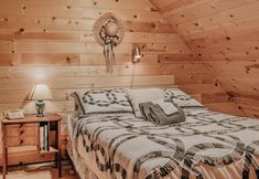 기타 5 11sl - Wi-fi - No Pets Log Cabin - Sleeps 7 2 Bedroom Cabin by Redawning