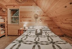 기타 7 11sl - Wi-fi - No Pets Log Cabin - Sleeps 7 2 Bedroom Cabin by Redawning