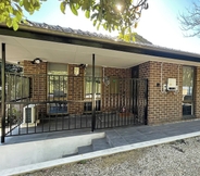 Others 5 Maroondah 3BR Brick House