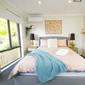 Room 1 แมรูนดาห์ 3BR บ้านอิฐ, โรงแรม & ที่พัก South Croydon Junior Football Club