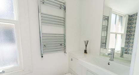 其他 2 JOIVY Picturesque house with patio