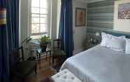 Others 6 Vibrant & Art-filled 2BD Haven - Victoria