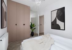 Others 2 Deluxe Podskale 18 by Renters Prestige