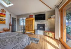 Khác 5 Lois Lane's Perch 1 Bedroom Home by RedAwning