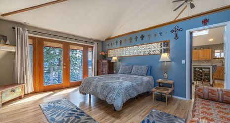 Khác 2 Lois Lane's Perch 1 Bedroom Home by RedAwning