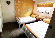 Others 2 Lovely 2-bed Cottage in Pencarreg