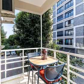 Room1距離巴格達大道3分鐘的寬敞公寓附陽台,帕穆克卡莱旅游杜杜鲁分公司飯店