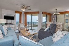 Others Phoenix Iv 4031 3 Bedroom Condo by Redawning