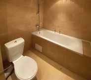 Lainnya 2 1br Bright Two Floor Apartment