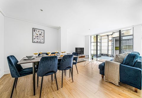 Lain-lain 2BR with Patio in the Heart of Holborn