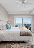 Room 539 Bay St. Lake View Condo Unit 301W