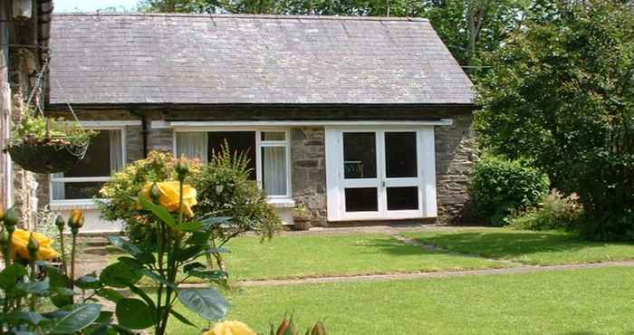 Others Charming 3-bed Cottage in Llandysul