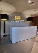 Resepsionis Brittany Hotel BGC