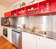 Others 3 Bright & Sunny 2-bed Unit in the Heart of St Kilda