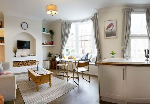 Others Host Stay Marine Sands