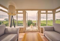 Others 2 Host Stay Cheviot View