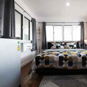 Primary image 1 Baan Khunphiphit 民宿房间, Nigiwai Shabu&Sushi Buffet อยุธยา สาขาสะพานปรีดี 酒店