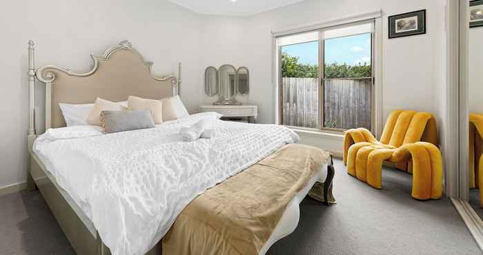 Others Provincial 3BR townhouse Chadstone MEL