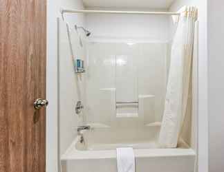 Others 2 120 Two Queen Room With Easy Access To Bike Trail 1 Bedroom Studio by Redawning