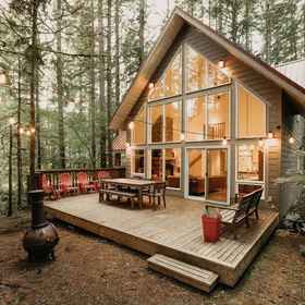 Primary image140gs â Wifi - W/d â 熱水浴缸 - 可睡8人3臥室小屋 by RedAwning,霍特科姆县飯店