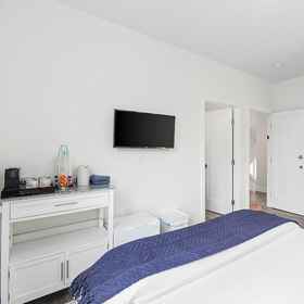 Room 1 The Seattle Kraken Sweet Suite, Seattle Children's Hospital Hotels