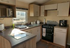 Lainnya 5 2 Brightholme 6 Berth With Decking & Enclosed Gard