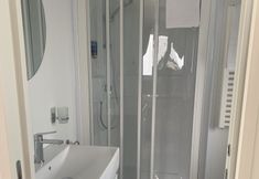 Lain-lain 6 Functional Mini Luxury Lodges Near Camerino