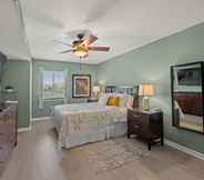 Others 3 Yacht Club Villas #2-502 2 Bedroom Condo by Redawning