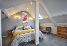 Others 2 Host Stay Skyview