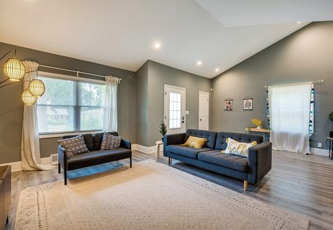 Others Atlanta Vacation Rental w/ Deck: 4 Mi to Downtown!