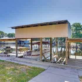 Interior 1 Dock & Grill: Waterfront Florida Vacation Rental!, โรงแรม & ที่พัก Polk County