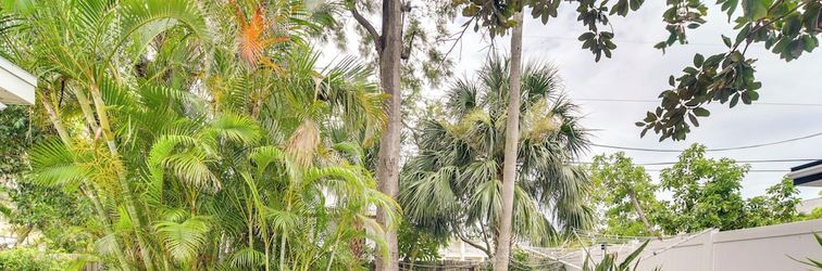 Others 1 Mi to Madeira Beach: Getaway w/ Patio & Grill