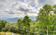 Lain-lain 3 Retro Gatlinburg Getaway w/ Mt Leconte Views!