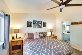 その他 4 Riverfront Home w/ Deck, Near Mount Rainier!