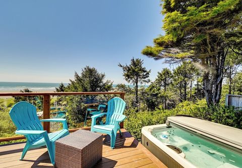 Others Moclips Home w/ Hot Tub & Stunning Beach Views!