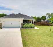 อื่นๆ 7 Updated New Braunfels Home w/ Fire Pit!