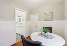 Others 6 Charming Eugene Retreat: Private Hot Tub & Yard!