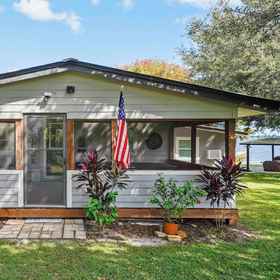 Primary image1弗羅斯普魯夫湖濱帶屏風陽台度假屋,波尔克县飯店