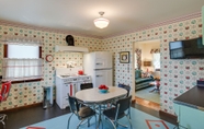 อื่นๆ 7 Retro-style Home in Ruston: Walkable Location!