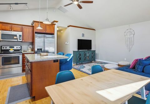 อื่นๆ Cheery Tacoma Vacation Rental: 7 Mi to Owen Beach!