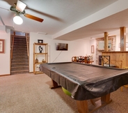 Khác 5 Crestwood Apartment With Pool Table!