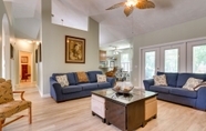 Lain-lain 5 Dog-friendly Navarre Retreat w/ Screened-in Porch!